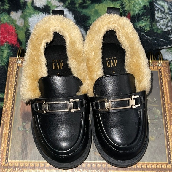 GAP Other - SOLD❌ GAP loafers with Faux Fur